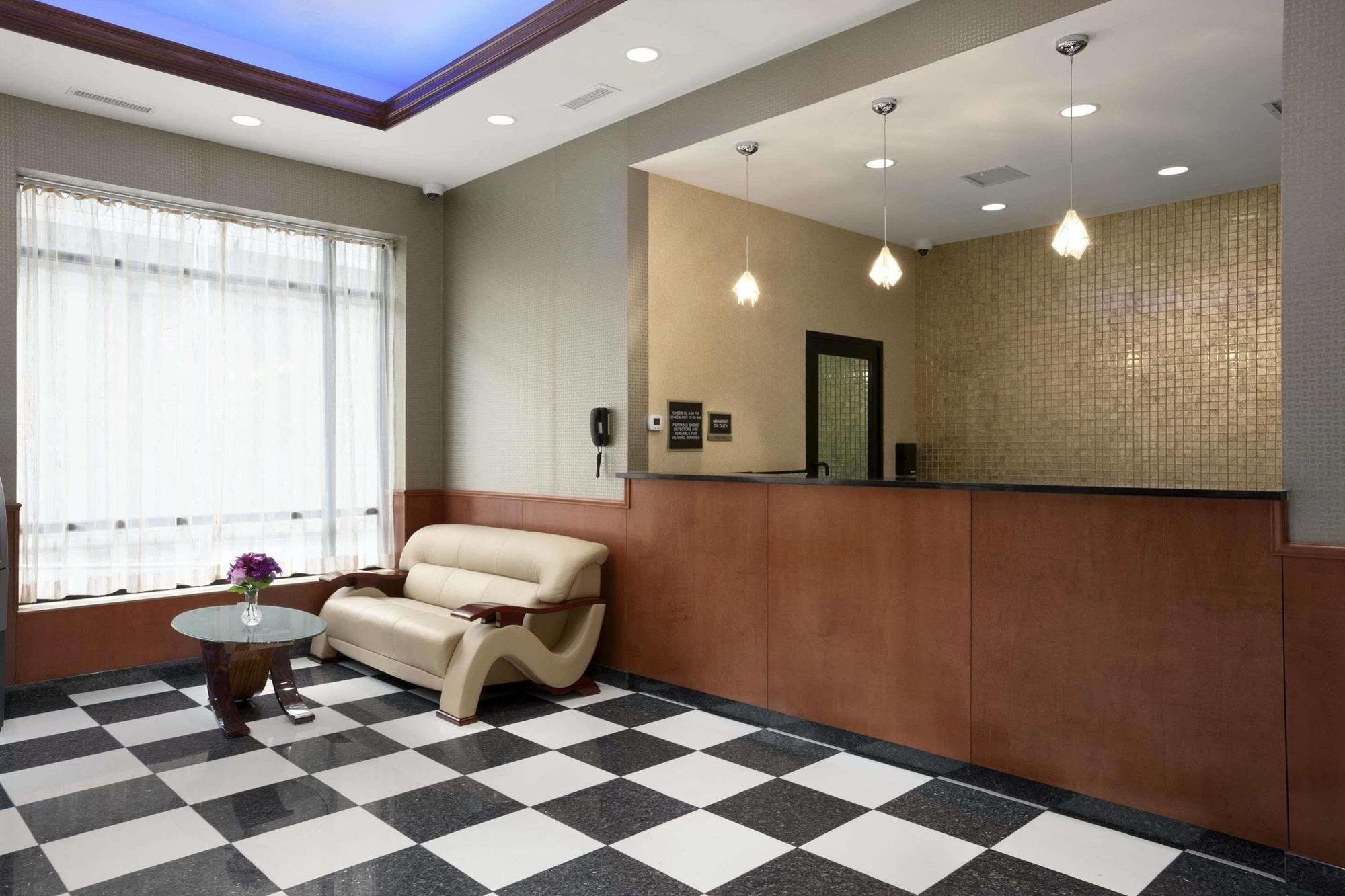 Howard Johnson By Wyndham Jamaica Ny Near Airtrain Jfk ニューヨーク エクステリア 写真