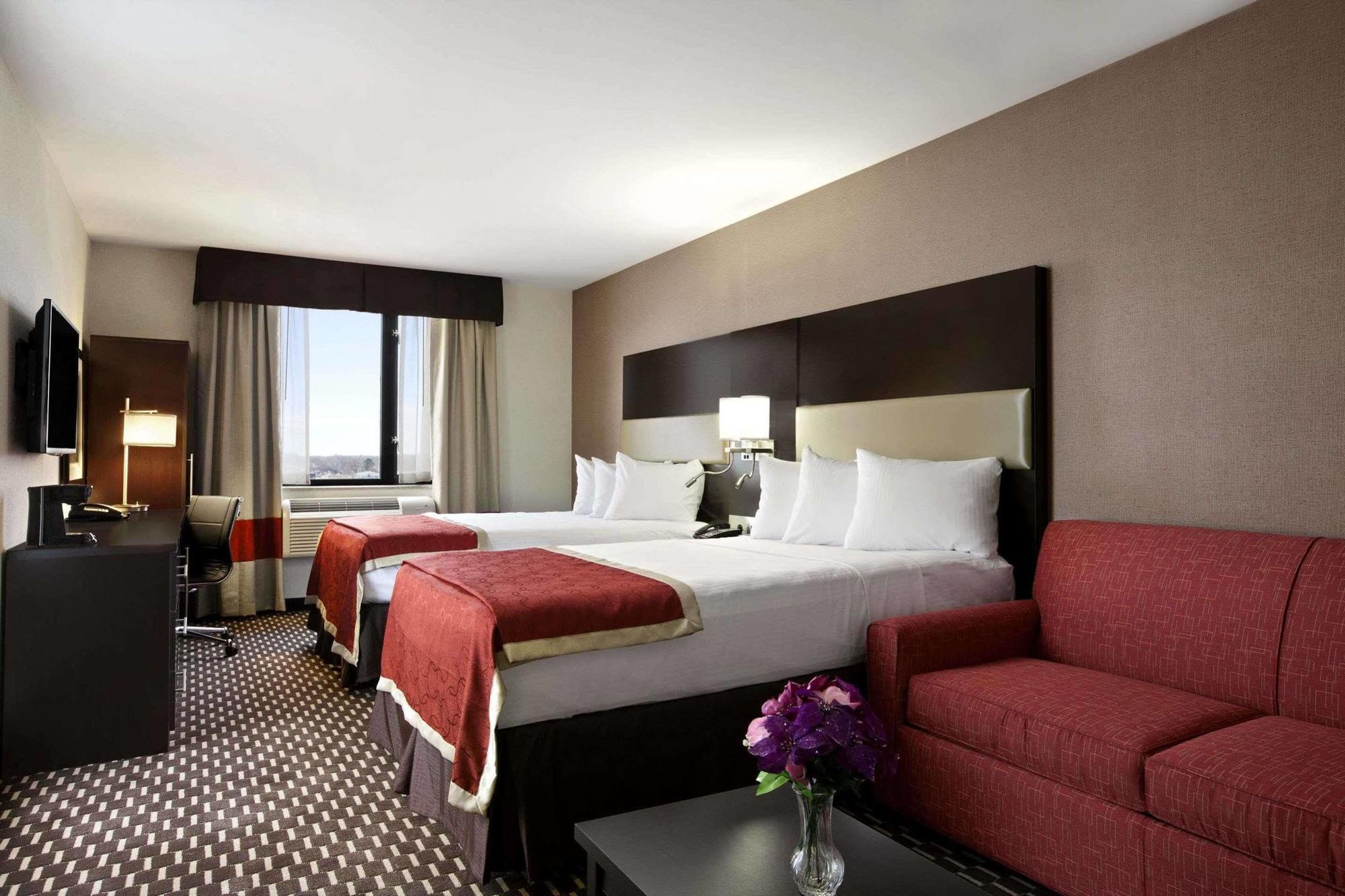 Howard Johnson By Wyndham Jamaica Ny Near Airtrain Jfk ニューヨーク エクステリア 写真